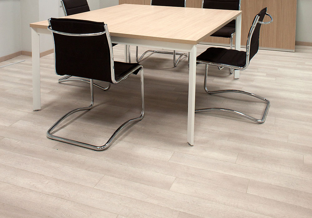 Инженерная доска Wood Bee дуб арктик 1200×125×12 фото в интерьере Инженерная доска Wood Bee дуб арктик 1200×125×12 фото в интерьере